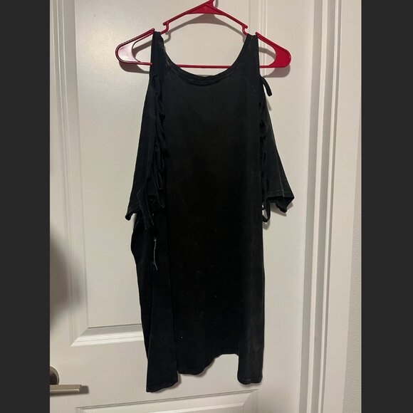 Torrid Universal Monsters Dracula Black Mineral Wash Slashed Crew Top 4/4X NWT - Picture 6 of 8